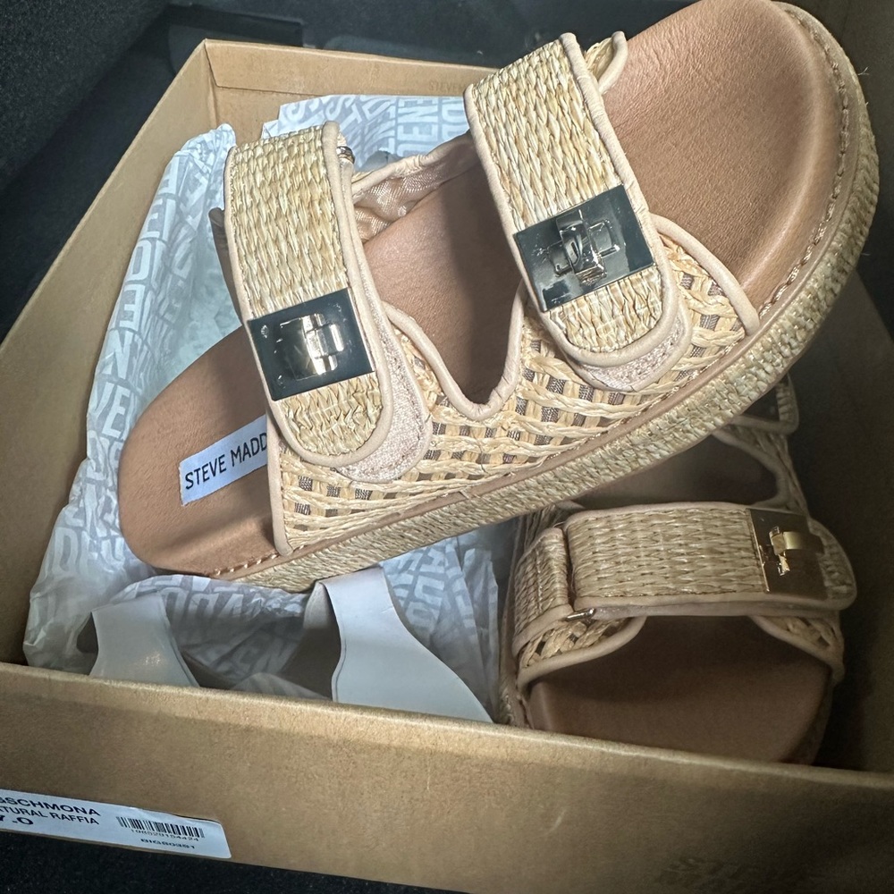 Bigschmona Natural Raffia brand new Steve Madden sandals… perfect condition!
